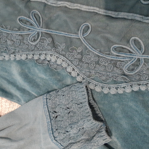 Naartji Velvet and Lace Dress - Picture 3 of 6